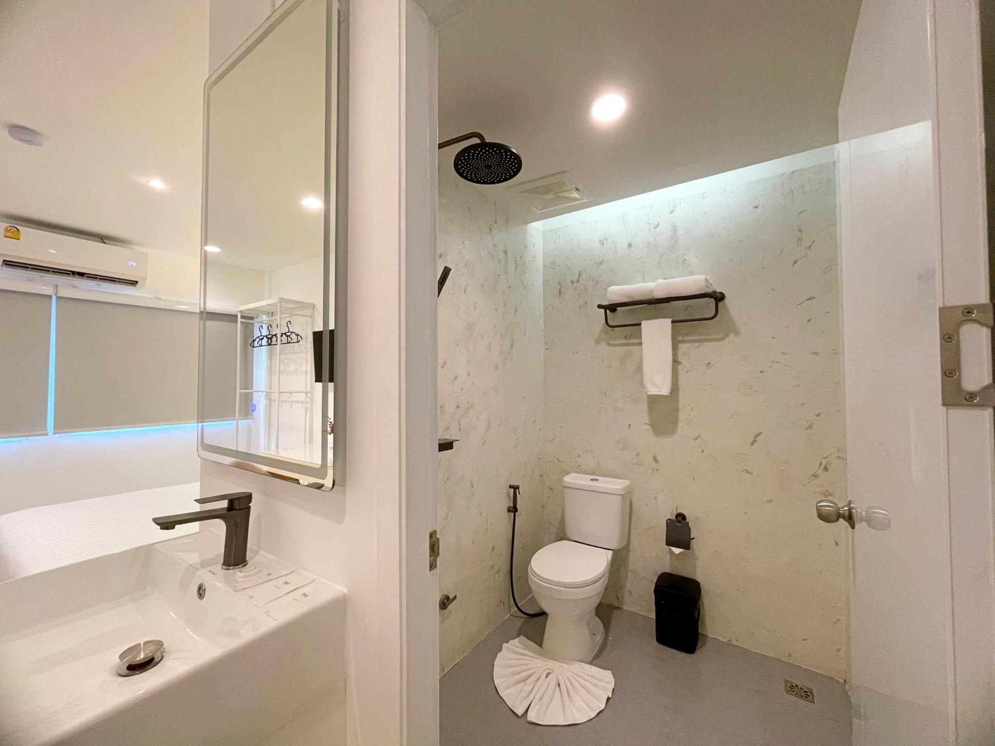 Aparthotel Arawana Express Sukhumvit 22 Bangkok Esterno foto